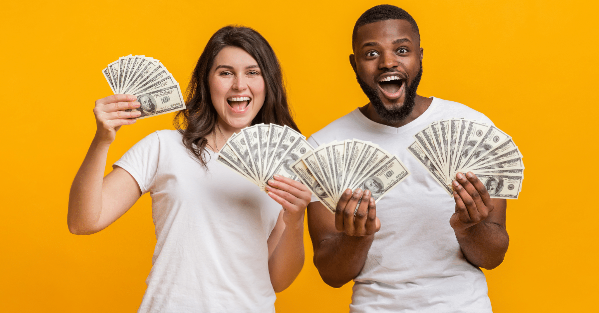 https://47251.fs1.hubspotusercontent-na1.net/hubfs/47251/Students%20with%20cash.png